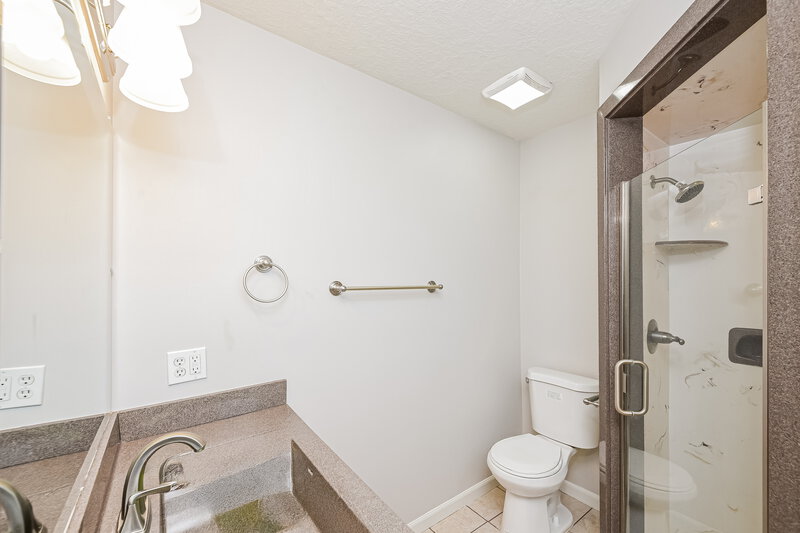 2,695/Mo, 8017 S 2100 E South Weber, UT 84405 Main Bathroom View