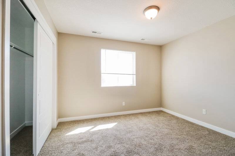 2,320/Mo, 1811 W Parkview Dr Syracuse, UT 84075 Bedroom View 3
