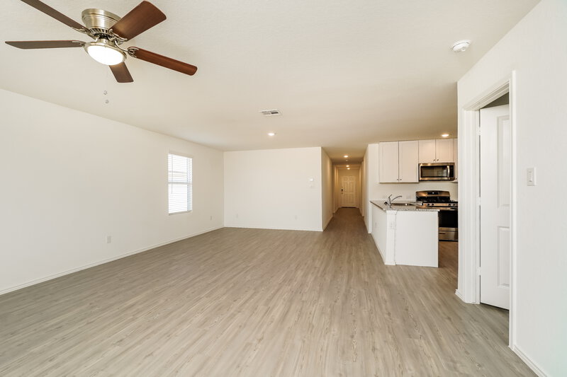 1,780/Mo, 1221 White Willow New Braunfels, TX 78130 Living Room View 2