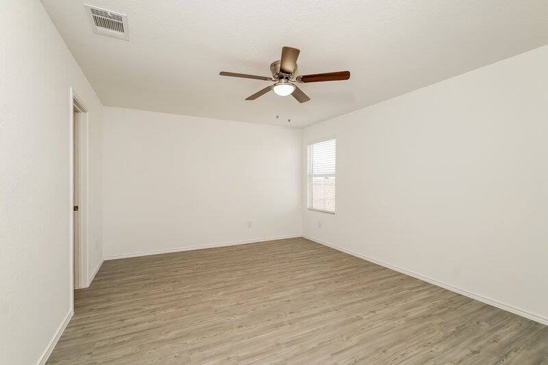 1,780/Mo, 1221 White Willow New Braunfels, TX 78130 Main Bedroom View 2