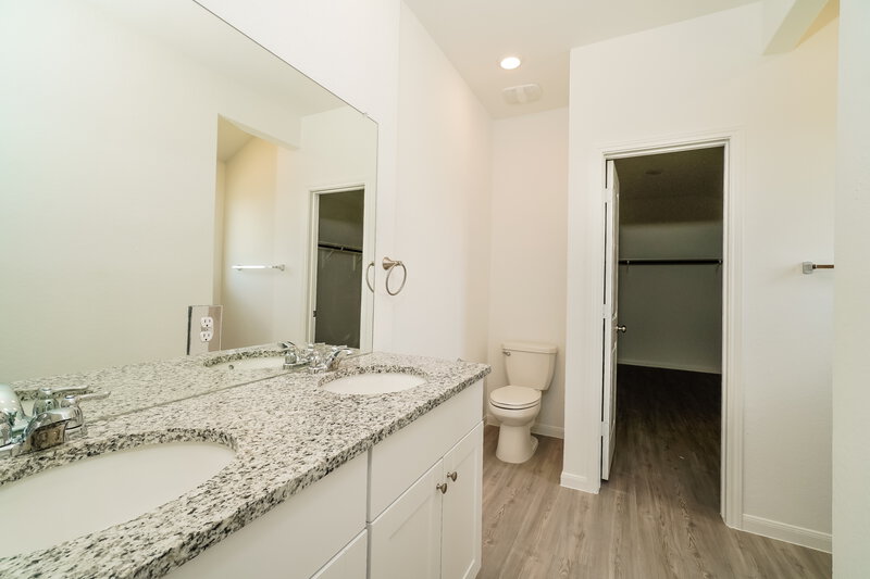 2,195/Mo, 2464 Vesper Bnd New Braunfels, TX 78130 Main Bathroom View