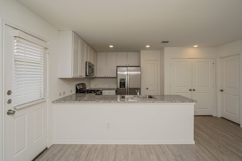 1,450/Mo, 9921 Leeds Wheel San Antonio, TX 78254 Kitchen View
