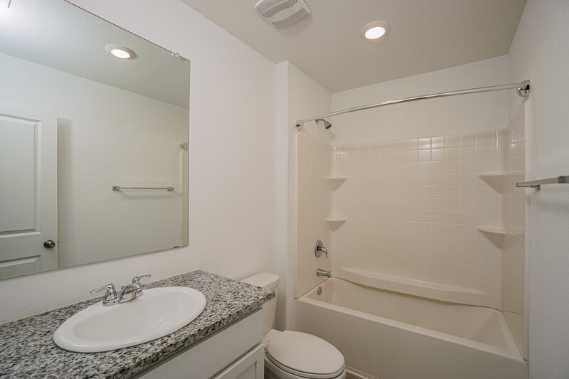 1,450/Mo, 9921 Leeds Wheel San Antonio, TX 78254 Bathroom View