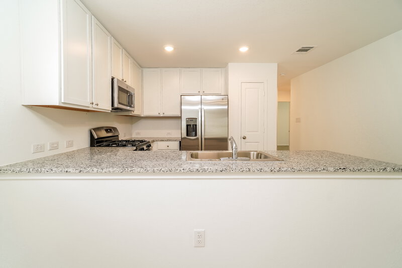 1,790/Mo, 2442 Double Oak Dr New Braunfels, TX 78130 Kitchen View 2