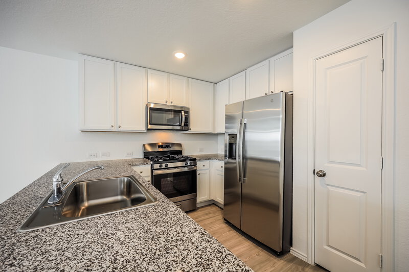 1,725/Mo, 2415 Lake Hls New Braunfels, TX 78130 Kitchen View