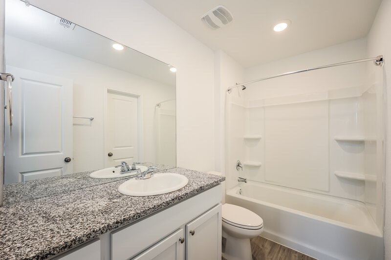 1,725/Mo, 2415 Lake Hls New Braunfels, TX 78130 Bathroom View