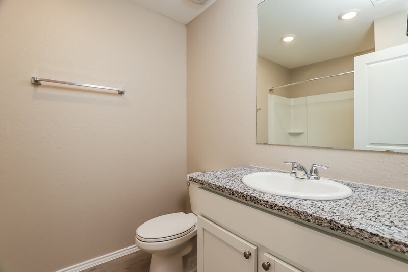 1,470/Mo, 14007 Southton Basin San Antonio, TX 78223 Bathroom View