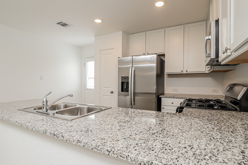 1,540/Mo, 6634 Morgan Cp San Antonio, TX 78253 Kitchen View