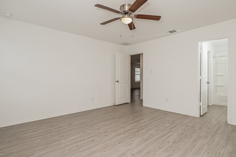 1,540/Mo, 6634 Morgan Cp San Antonio, TX 78253 Main Bedroom View 2