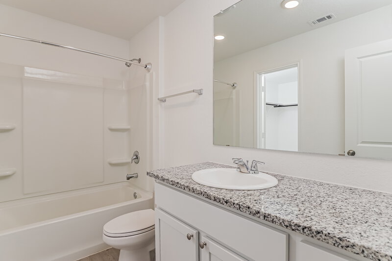 1,540/Mo, 6634 Morgan Cp San Antonio, TX 78253 Main Bathroom View