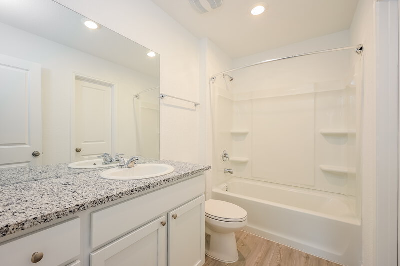 1,785/Mo, 6611 Morgan Cp San Antonio, TX 78253 Main Bathroom View