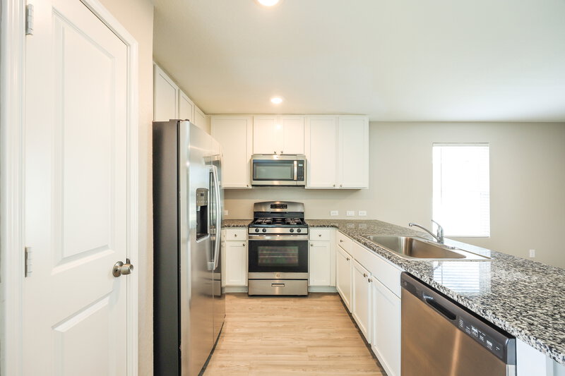 1,700/Mo, 14612 Greenfield Ml San Antonio, TX 78254 Kitchen View