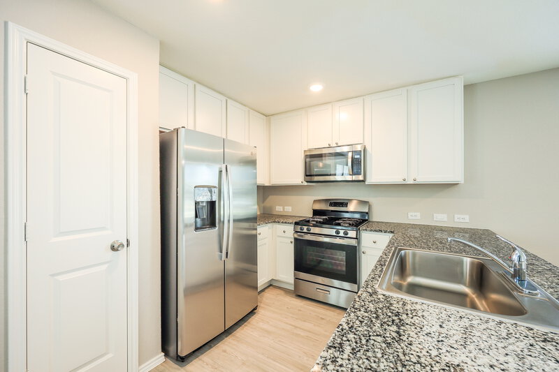 1,700/Mo, 14612 Greenfield Ml San Antonio, TX 78254 Kitchen View 2
