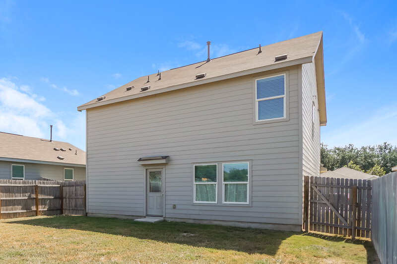 1,670/Mo, 9913 Leeds Wheel San Antonio, TX 78254 Rear View
