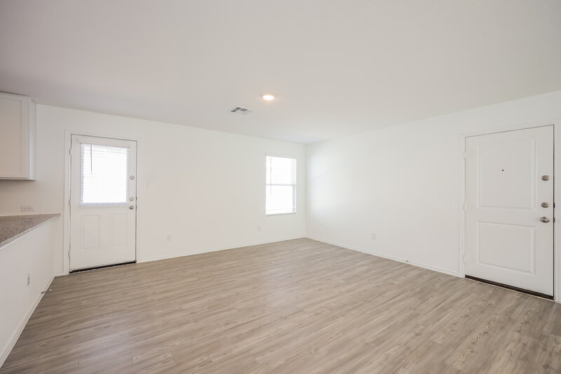 1,395/Mo, 6631 Morgan Cp San Antonio, TX 78253 Living Room View 3