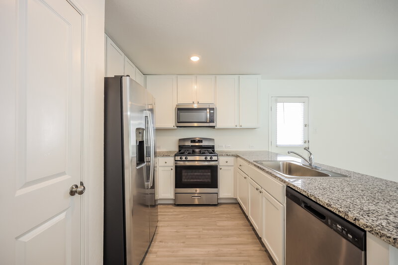 1,395/Mo, 6631 Morgan Cp San Antonio, TX 78253 Kitchen View 2