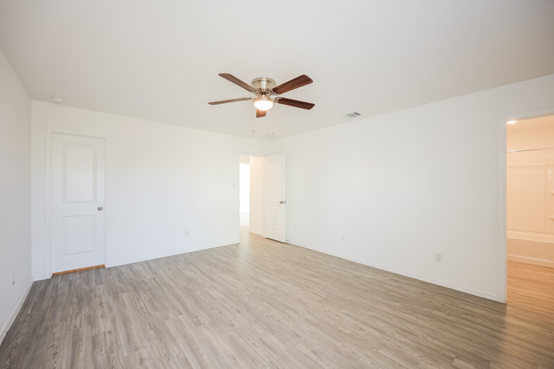 1,395/Mo, 6631 Morgan Cp San Antonio, TX 78253 Main Bedroom View 2