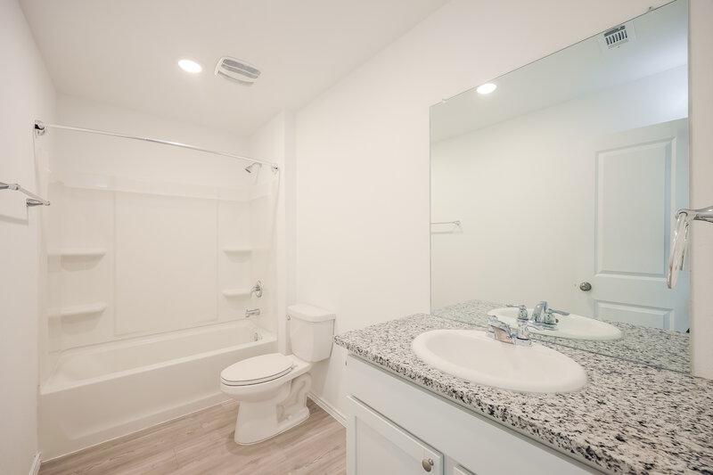 1,395/Mo, 6631 Morgan Cp San Antonio, TX 78253 Bathroom View