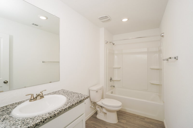 1,365/Mo, 14711 Brandy Brk San Antonio, TX 78253 Bathroom View