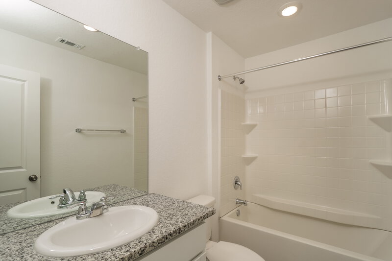1,525/Mo, 14640 Greenfield Ml San Antonio, TX 78254 Bathroom View