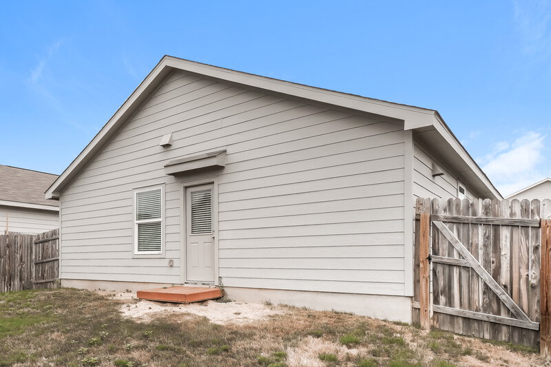 1,525/Mo, 14640 Greenfield Ml San Antonio, TX 78254 Rear View
