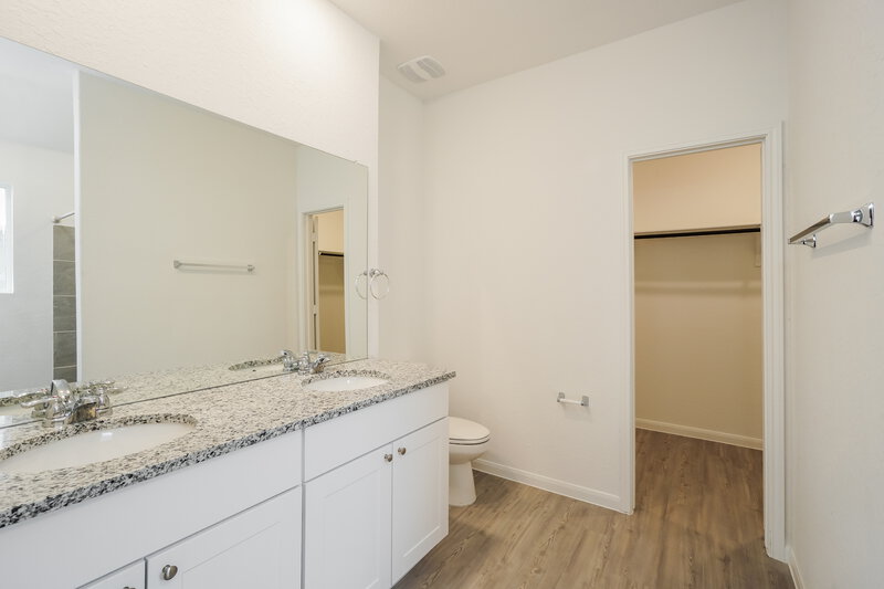 2,255/Mo, 6608 Brandy Path San Antonio, TX 78253 Main Bathroom View