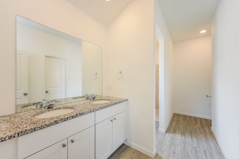 1,665/Mo, 9911 Pears Mill San Antonio, TX 78254 Main Bathroom View
