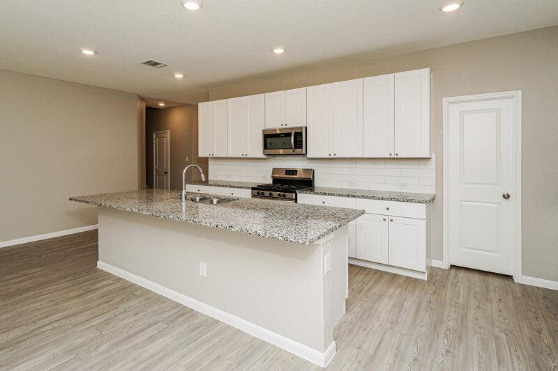 2,430/Mo, 15035 Nettleton Ml San Antonio, TX 78254 Kitchen View 2