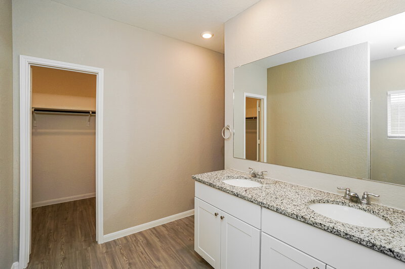 2,430/Mo, 15035 Nettleton Ml San Antonio, TX 78254 Main Bathroom View