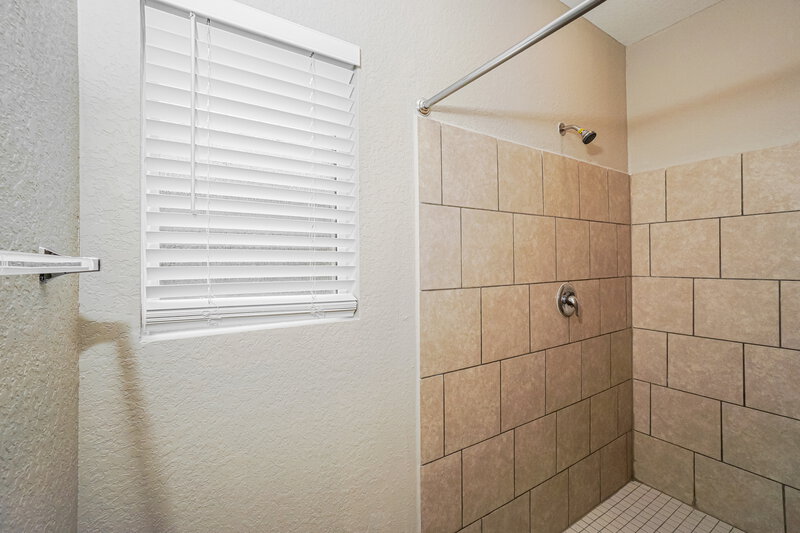 2,430/Mo, 15035 Nettleton Ml San Antonio, TX 78254 Main Bathroom View 2