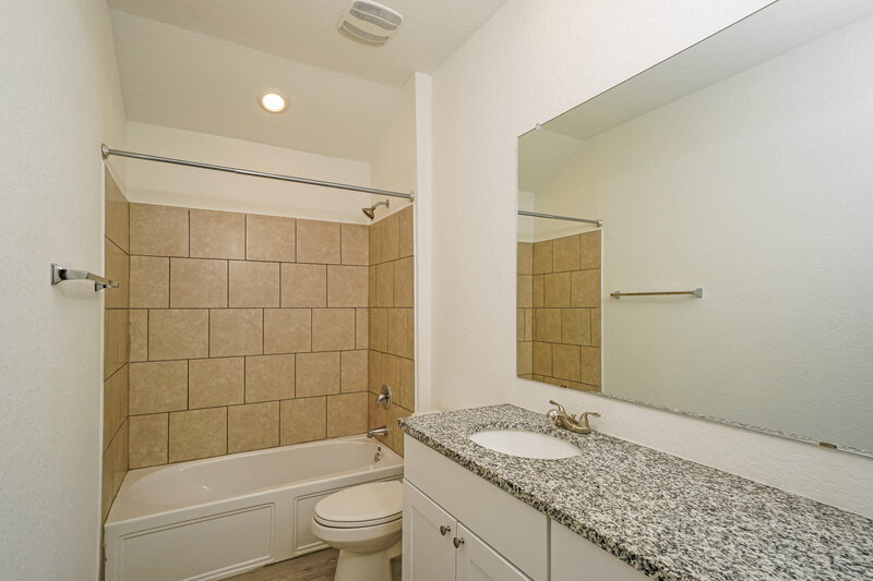 2,430/Mo, 15035 Nettleton Ml San Antonio, TX 78254 Bathroom View