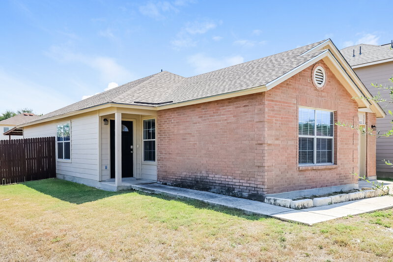 1,370/Mo, 2402 Sunview Lk San Antonio, TX 78245 Front View