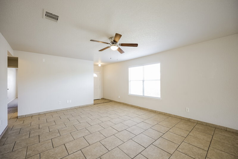 1,370/Mo, 2402 Sunview Lk San Antonio, TX 78245 Living Room View 2