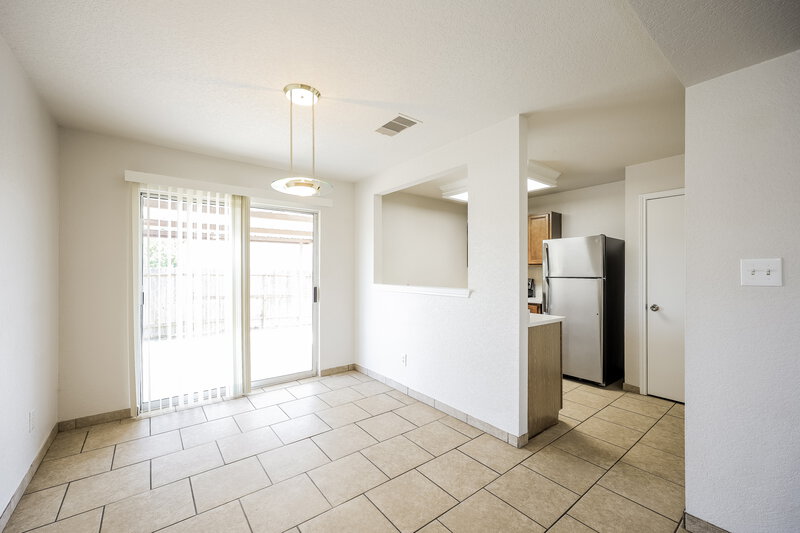 1,370/Mo, 2402 Sunview Lk San Antonio, TX 78245 Dining Room View