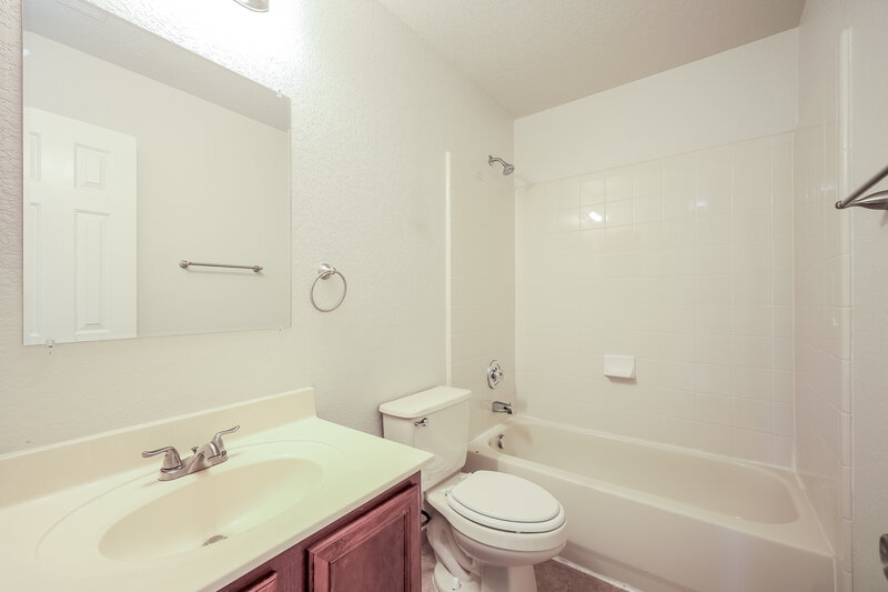 1,370/Mo, 2402 Sunview Lk San Antonio, TX 78245 Bathroom View