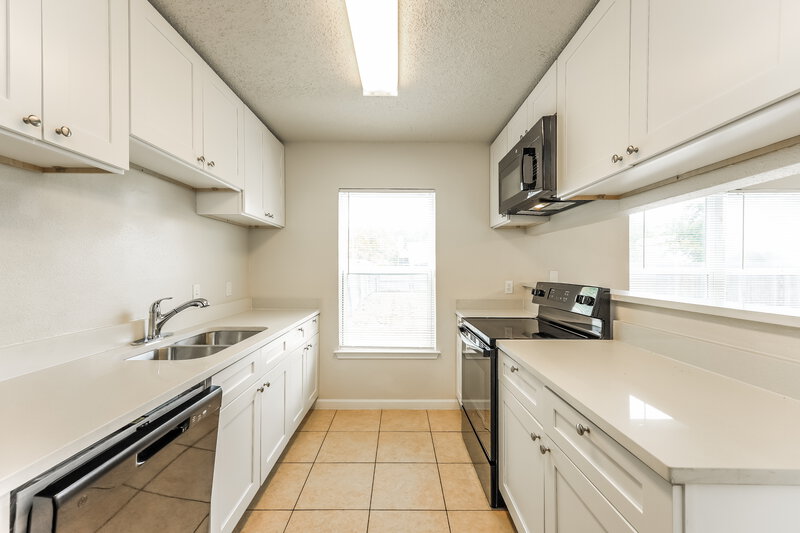 1,310/Mo, 9422 Valley Rock San Antonio, TX 78250 Kitchen View 2