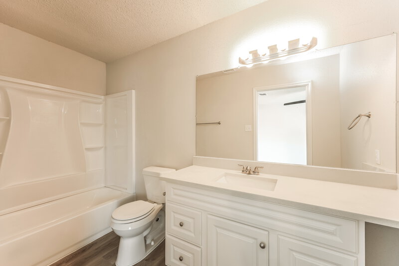 1,310/Mo, 9422 Valley Rock San Antonio, TX 78250 Main Bathroom View