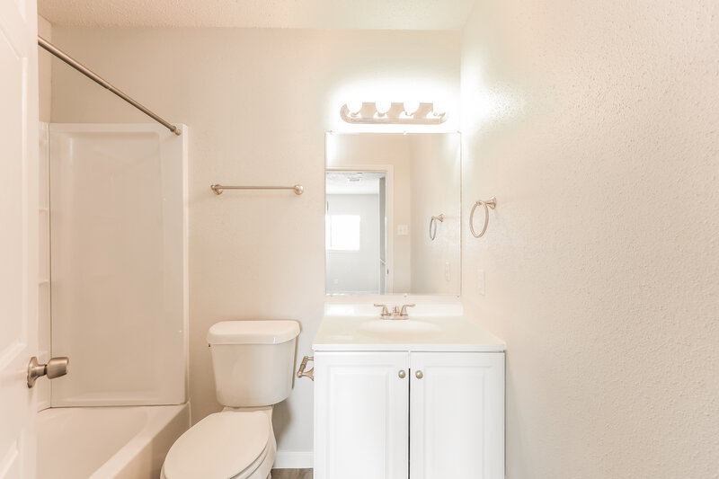 1,310/Mo, 9422 Valley Rock San Antonio, TX 78250 Bathroom View