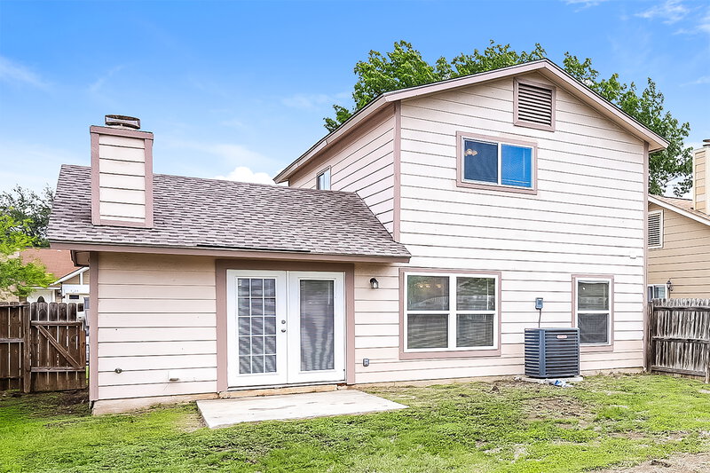 1,310/Mo, 9422 Valley Rock San Antonio, TX 78250 Rear View