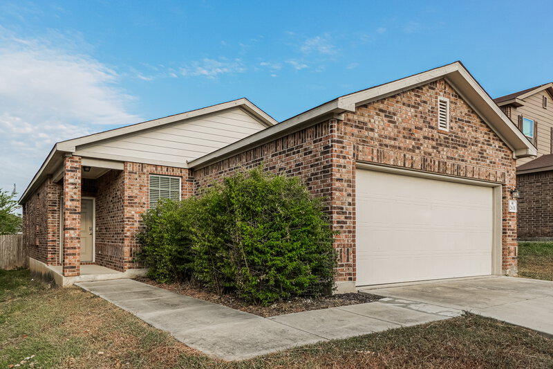 1,560/Mo, 2631 Bluff Xing San Antonio, TX 78244 Front View