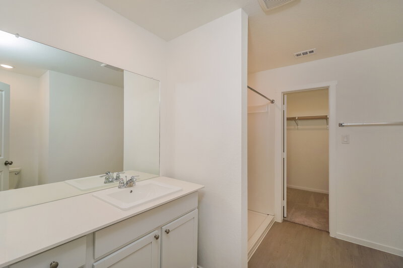 1,440/Mo, 15491 Jake Xing San Antonio, TX 78253 Main Bathroom View