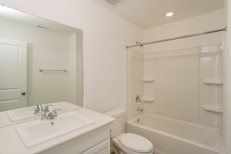1,440/Mo, 15491 Jake Xing San Antonio, TX 78253 Bathroom View