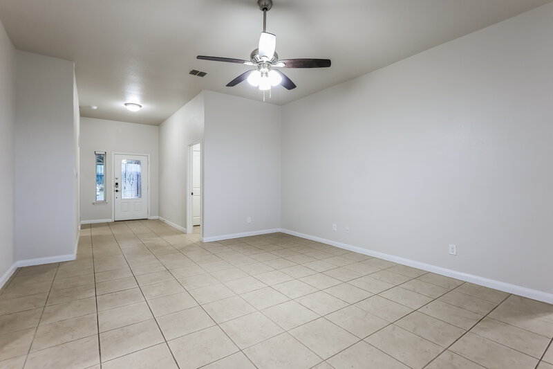 1,575/Mo, 6272 Begonia New Braunfels, TX 78132 Living Room View 3