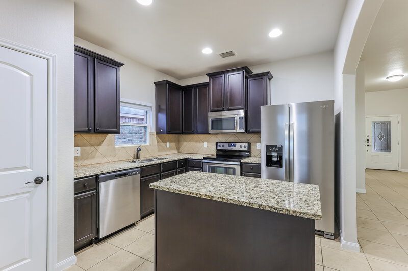 1,575/Mo, 6272 Begonia New Braunfels, TX 78132 Kitchen View