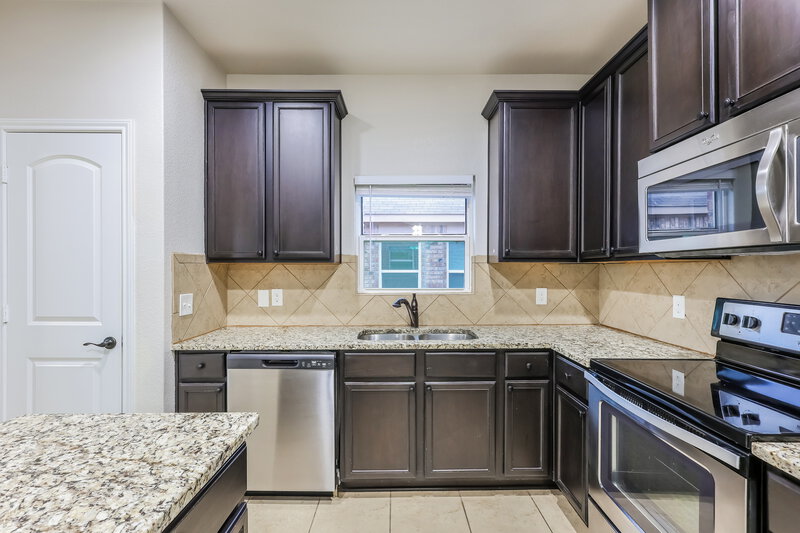 1,575/Mo, 6272 Begonia New Braunfels, TX 78132 Kitchen View 2