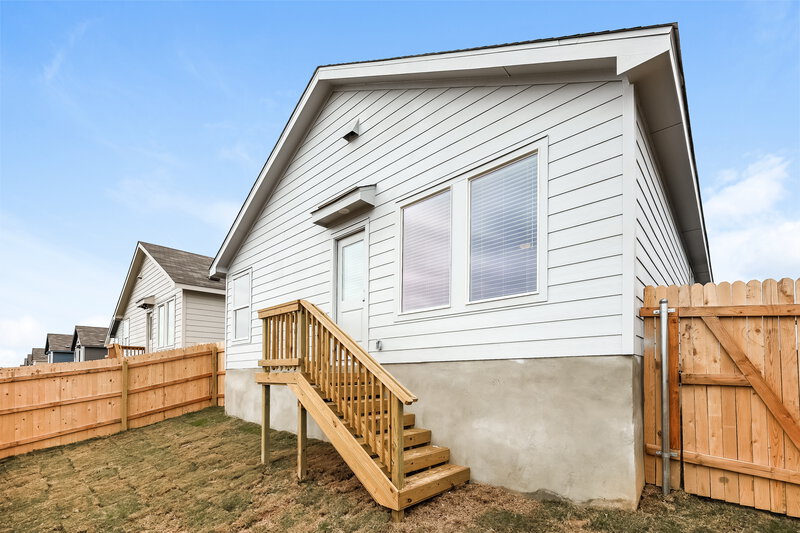 1,815/Mo, 1511 Knoll Rdg New Braunfels, TX 78130 Rear View