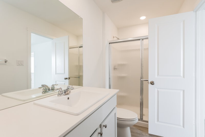 1,700/Mo, 1503 Knoll Rdg New Braunfels, TX 78130 Main Bathroom View