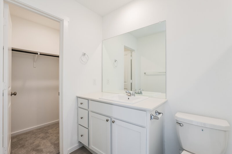 1,700/Mo, 1503 Knoll Rdg New Braunfels, TX 78130 Main Bathroom View 2