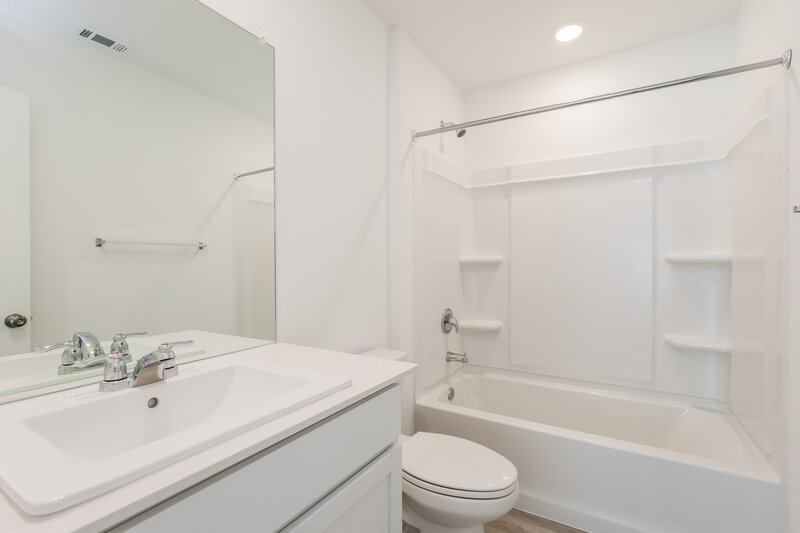 1,700/Mo, 1503 Knoll Rdg New Braunfels, TX 78130 Bathroom View