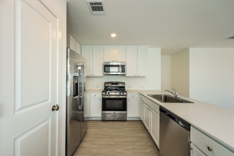 1,480/Mo, 3316 Mound Rdg New Braunfels, TX 78130 Kitchen View 2